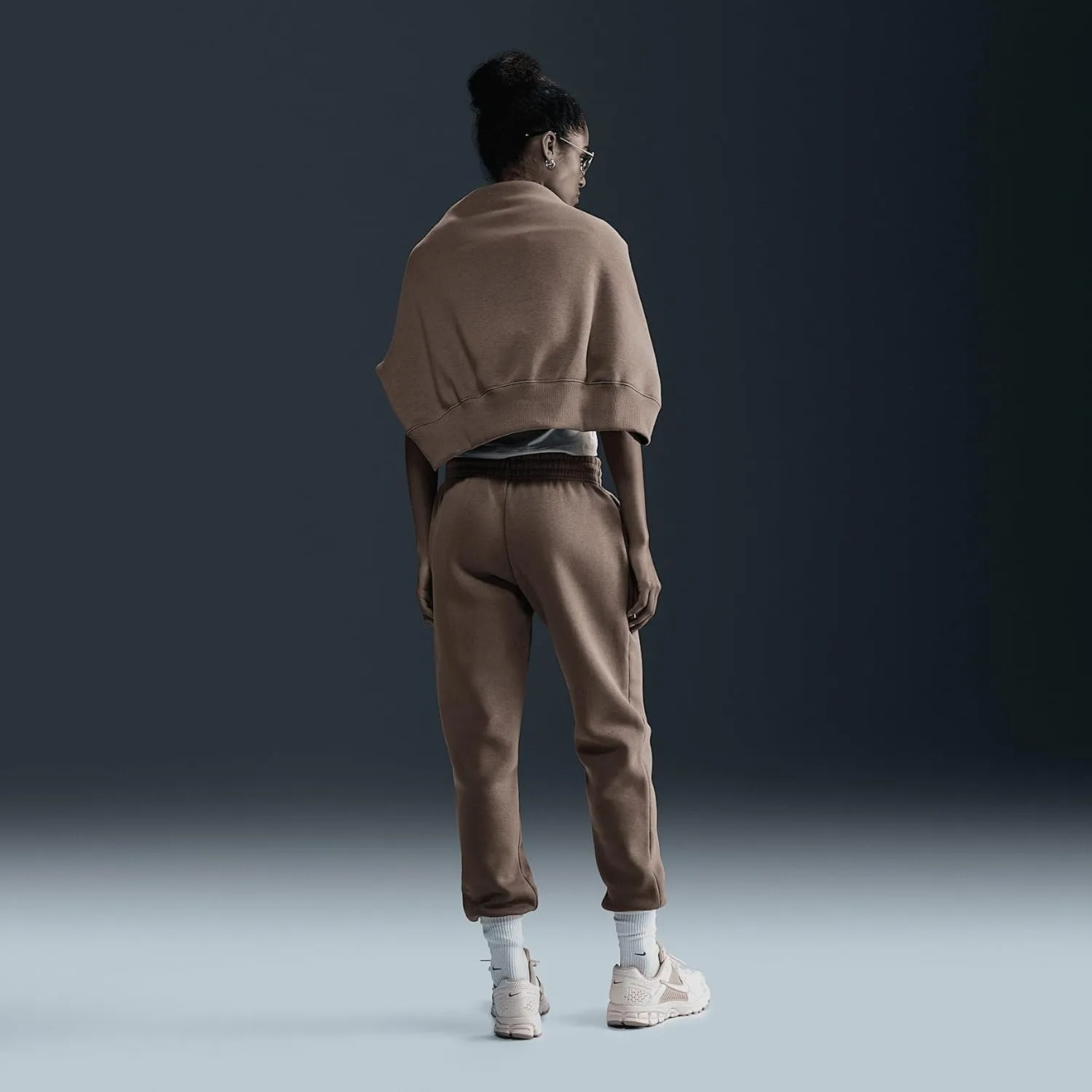 Nike Sportswear Phoenix Fleece Women's Mid-Rise Sweatpants (FZ7626-233, Mink Brown/Sail)