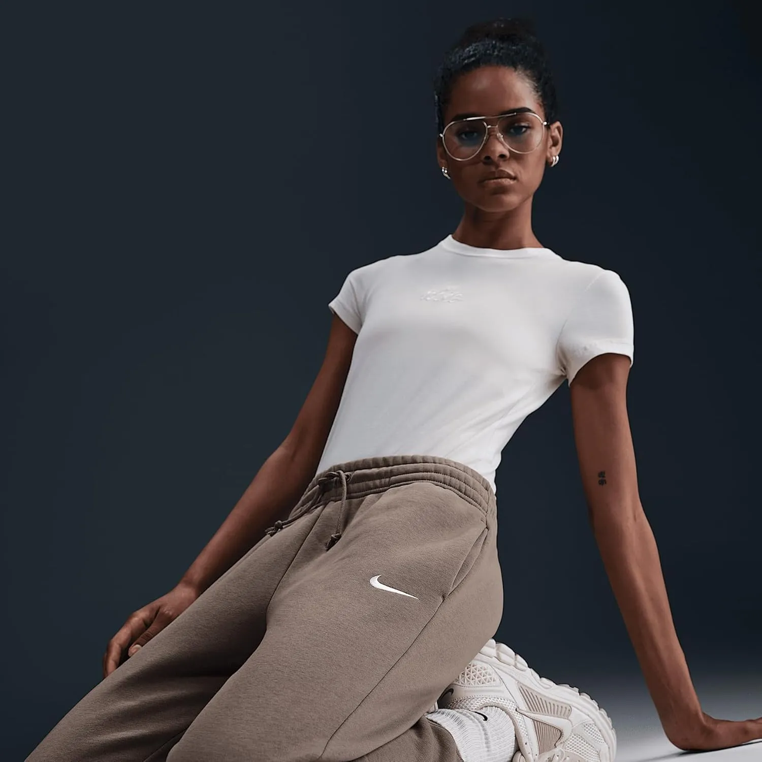 Nike Sportswear Phoenix Fleece Women's Mid-Rise Sweatpants (FZ7626-233, Mink Brown/Sail)