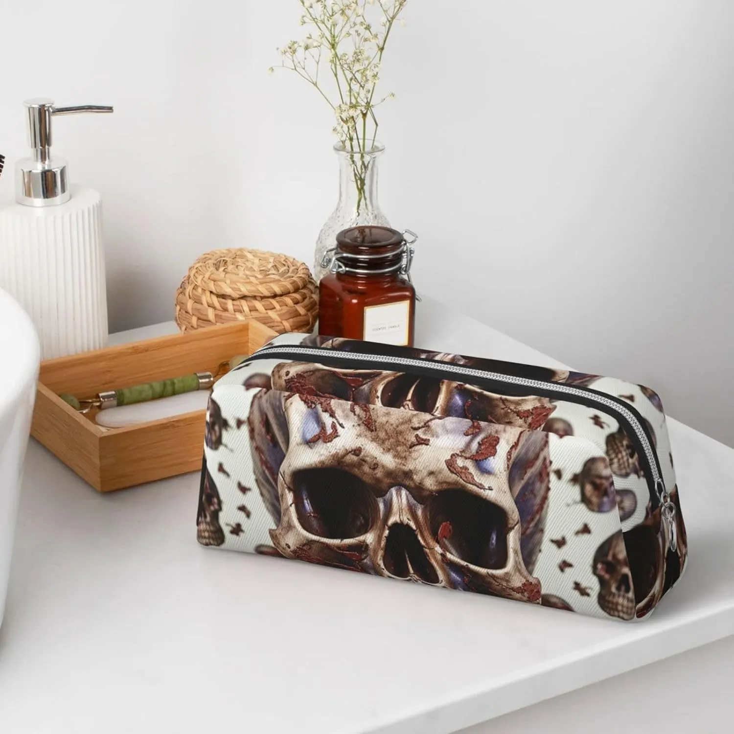 Skull on white background Makeup Bag for Women Men Pencil Pouch Travel Small Cosmetic Bag Zippered Toiletry Bags Aesthetic Pen Bags Trendy Storage Bags Leather Coin Pouch Purse