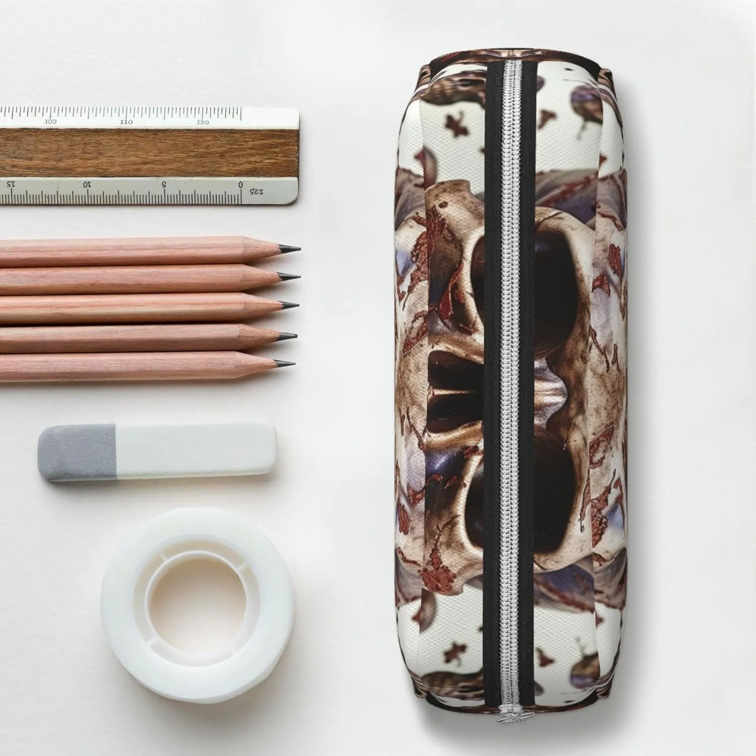Skull on white background Makeup Bag for Women Men Pencil Pouch Travel Small Cosmetic Bag Zippered Toiletry Bags Aesthetic Pen Bags Trendy Storage Bags Leather Coin Pouch Purse